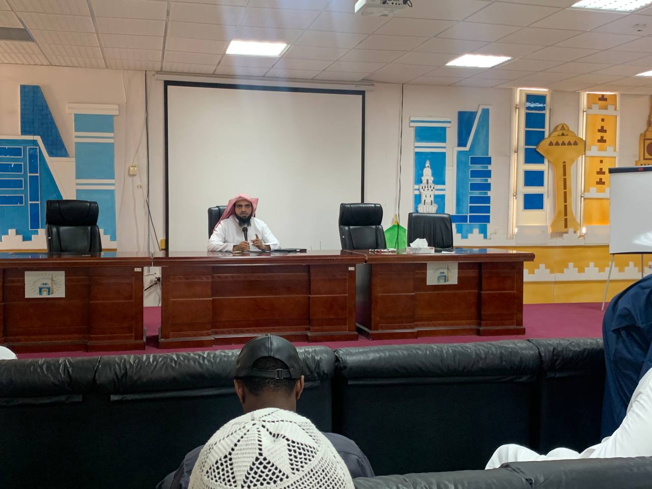 تنفيذ لقاء أكاديمي لطلاب معهد تعليم اللغة العربية بالتعاون مع وحدة التوعية الفكرية يوم الاثنين 30-10-1446